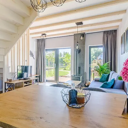Nice Home In Lubiatowo With Wifi And 2 Bedrooms Feriehus
